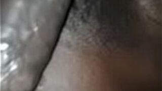 Большая шоколадная задница скачет на длинном члене с кримпаем - порно видео