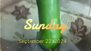 Ела его с огурцом сегодня утром - порно видео