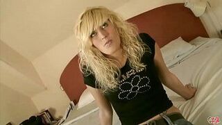 Испанская блондинка скачет - порно видео
