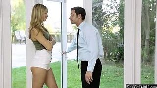 Горячая студентка использует секрет, поэтому учитель трахает ее - порно видео