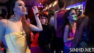 Сексуальная и сочная вечеринка - порно видео