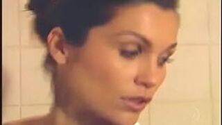 ггг Флавия Алессандра принимает душ - порно видео