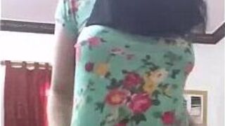 Горячая индийский колледж детка показывая - порно видео