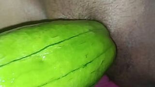 Лучшая подруга моей мачехи соблазняет меня своими огромными сиськами - порно видео