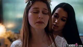 Огромные сиськи несчастной молодой невесты Банни Колби, лесбийский секс с молоденькой Алекс Коул - порно видео