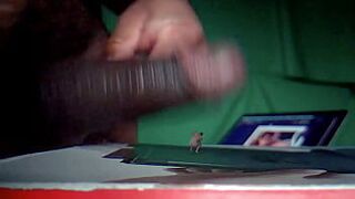 Усохший мужчина раздавлен тяжелым членом - порно видео