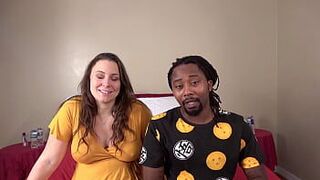 Отчаянные любители Миша Эмма Саванна растягивают свои тугие киски. - порно видео