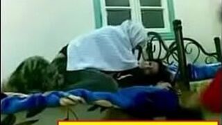 Арабские девушки в извращенном лесбийском сексе - порно видео