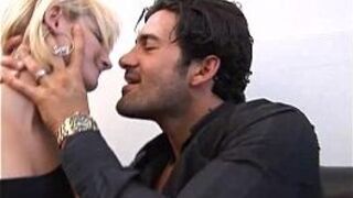 Фердинандо Витале и молодая сучка - порно видео