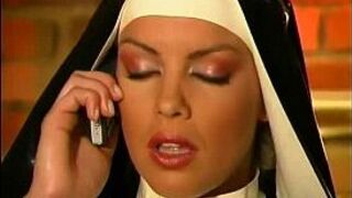 резиновая монахиня - порно видео