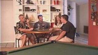 Мужа куколда унижает жена - порно видео