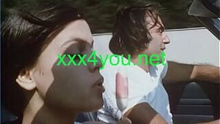 Красивая студентка занимается сексом с неизвестным человеком - порно видео