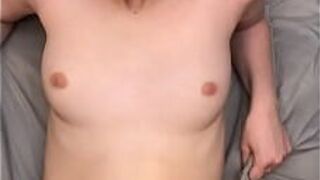 Трахаю Лили в задней комнате во время вечеринки - порно видео