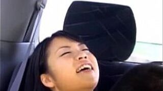 Ая Мацуки высосала пчелиные укусы и возбудила щель в машине - порно видео