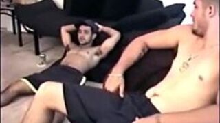 Гетеросексуальные парни Франко и СиДжей отбиваются вместе - порно видео