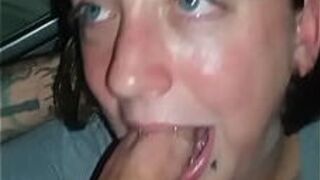 Огромный член в видео от первого лица, отличная неаккуратная глубокая глотка - порно видео