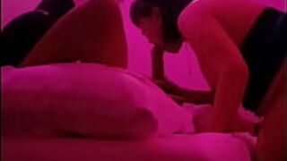 Еще один азиат пробует молоко. - порно видео