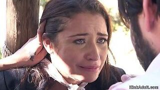 Мужик заставил соседа трахнуться в тройничке - порно видео