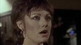 Якорь трахает милфу - порно видео